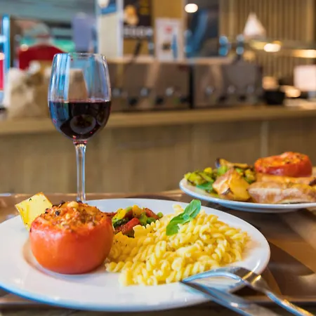 Ibis Hotel 3*